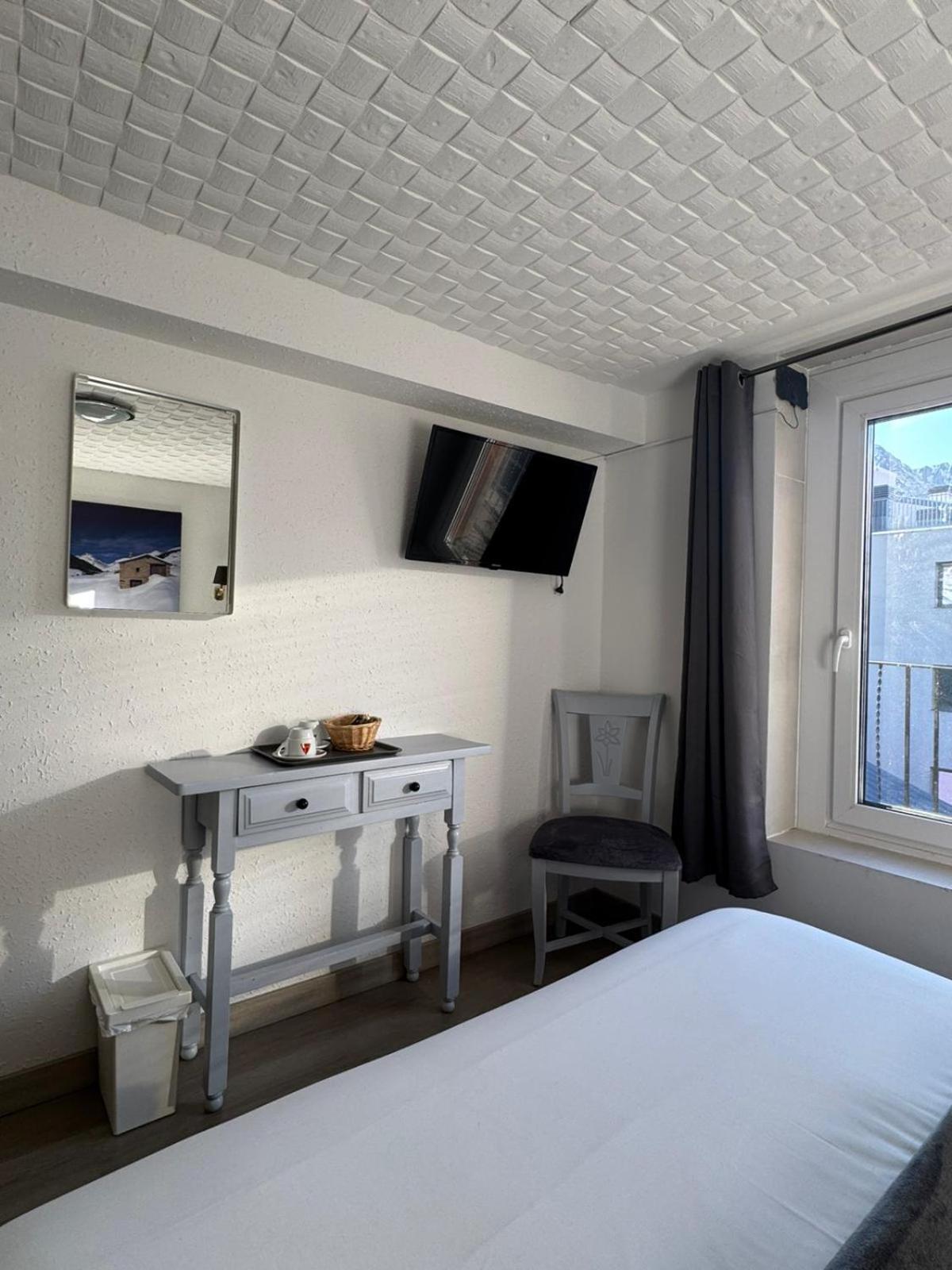 Hotel Panda Pas De La Casa Bagian luar foto