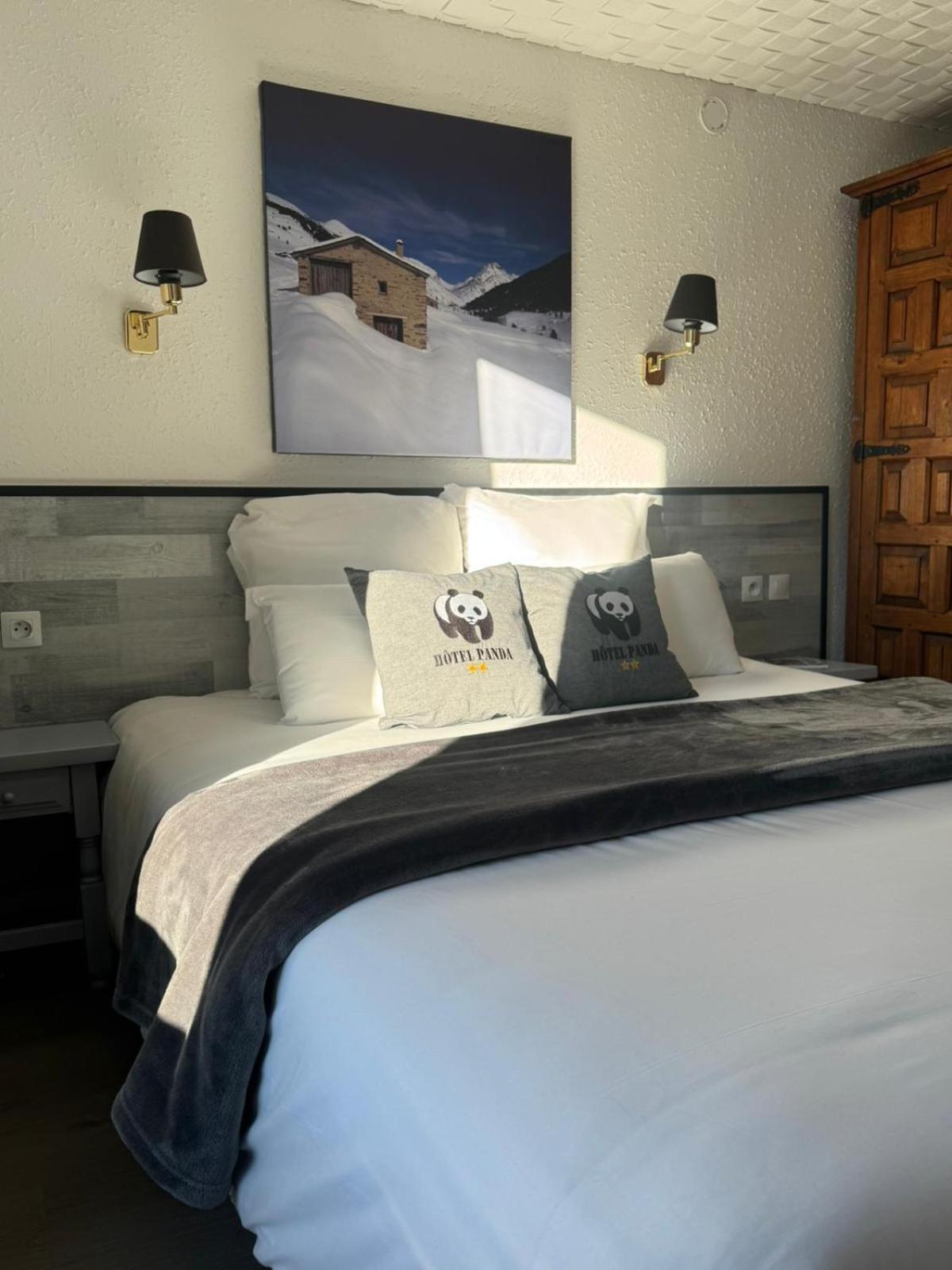 Hotel Panda Pas De La Casa Bagian luar foto